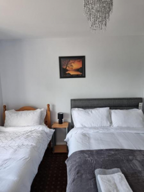 3Bedroom-2Bathroom-Garden-PrivateParking